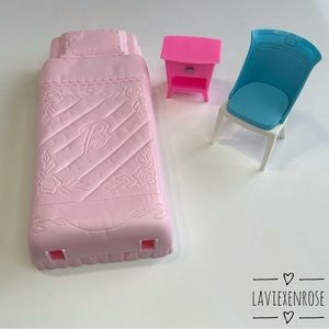 2002 Barbie “Living in Style” Bedroom Playset